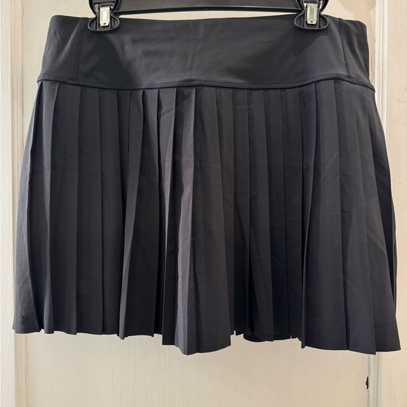 Athleta Elevated Black Pleated Skirt - Size Large - Picture 3 of 3